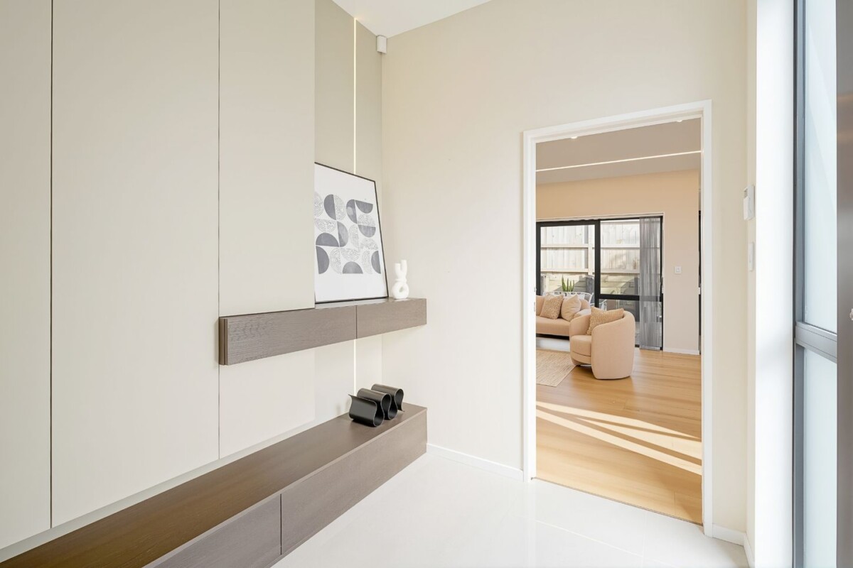 Motivated Vendor, move-in ready, 172m2 4 veds 2 baths house with double garage on 413m2 section, within walking distance to local school, shops, and public transport, and approximately 1km from the motorway on-ramp, 22A Merchant Avenue, Te Atatu South, Auckland
