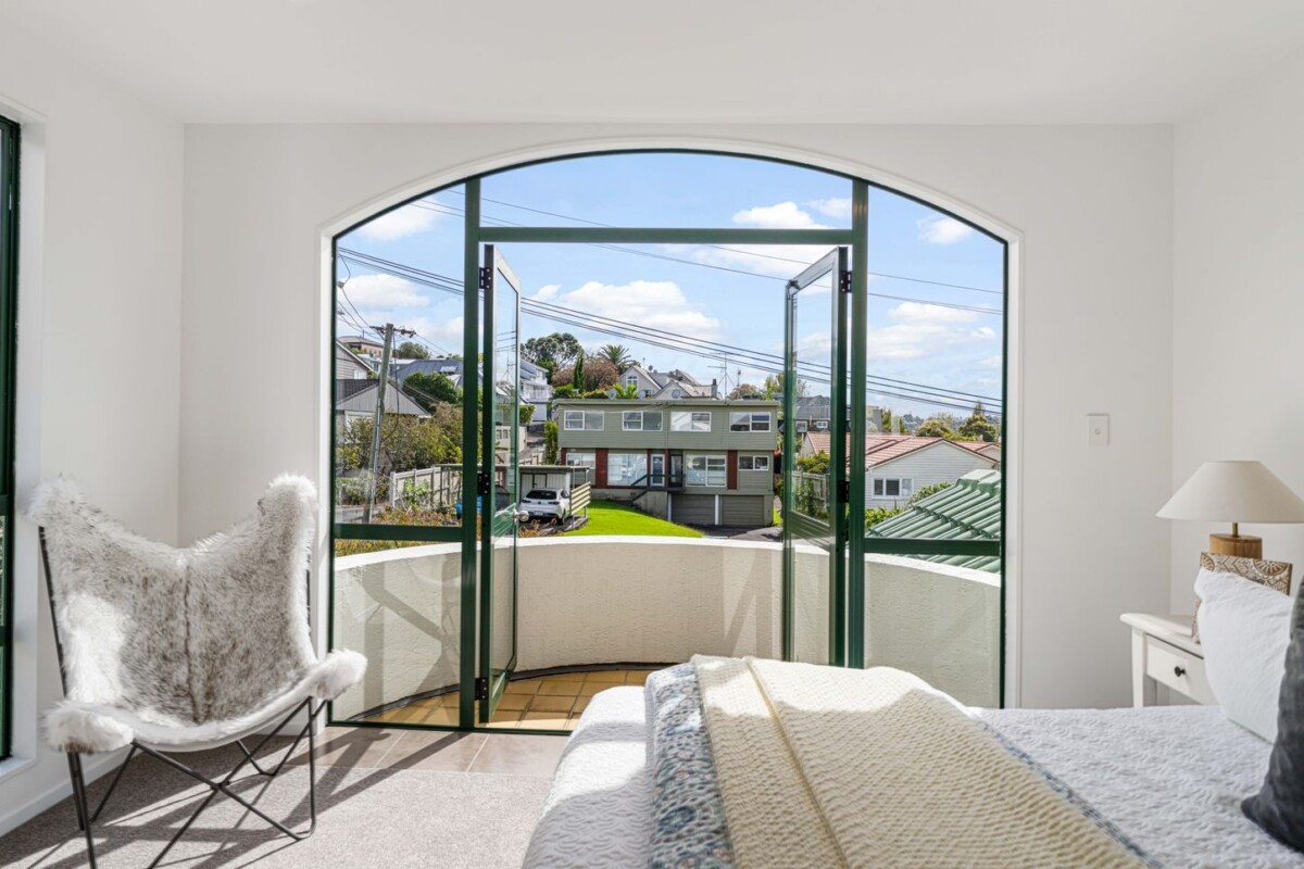 Vendors cashing out, Double Grammar School zone, 185m2 4 beds 2.5 baths house with double garage on 263m2 section, zoned for Auckland Grammar and Epsom Girls Grammar school, Victoria Avenue School and Baradene College are both within an easy 5-7 minute walk, moments from Remuera Village, 1/35 Sonia Avenue, Remuera, Auckland