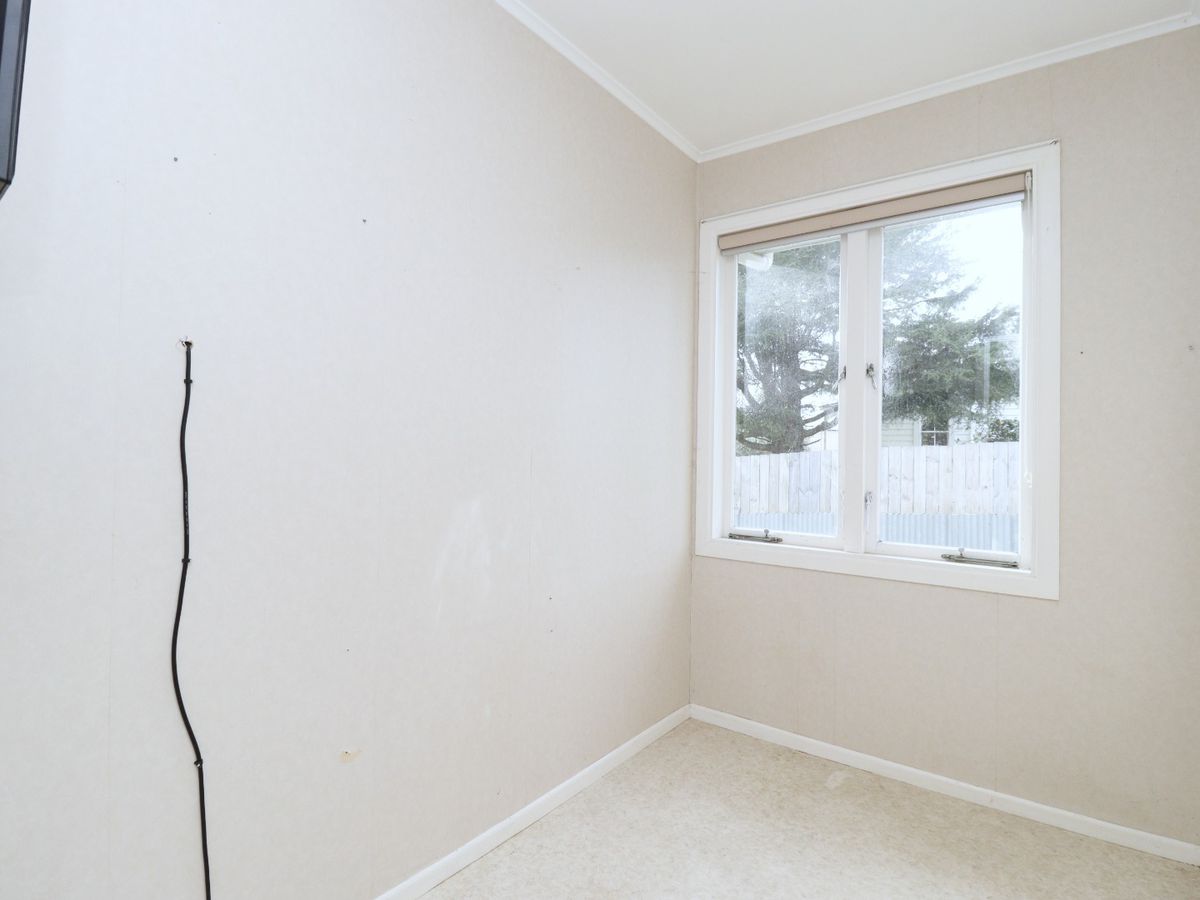 For rent, Pet Friendly, 3 beds 1 bath house with double garage, Available Now, Pukekohe, Auckland