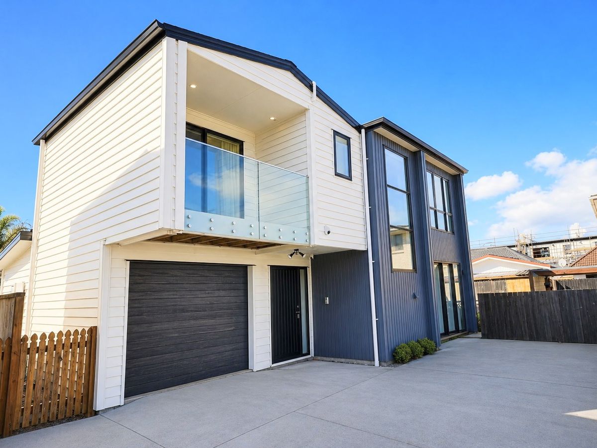 For rent, 4 beds 2 baths house with garage, Available Now, 5C Devon Road, Bucklands Beach, Auckland