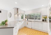 190m2 Standalone 3 beds 2 baths house with double garage, close to to Botany Town Centre and Meadowlands Shopping Centre, zoned for Cockle Bay School, Somerville Intermediate and Howick College, 1/8 Alicia Road, Somerville, Auckland