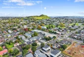 2 beds 1 bath home with car park, located just minutes from Mangere Bridge shops, local cafes, schools, parks, and motorway access, 3/3 Rimu Road, Mangere Bridge, Auckland