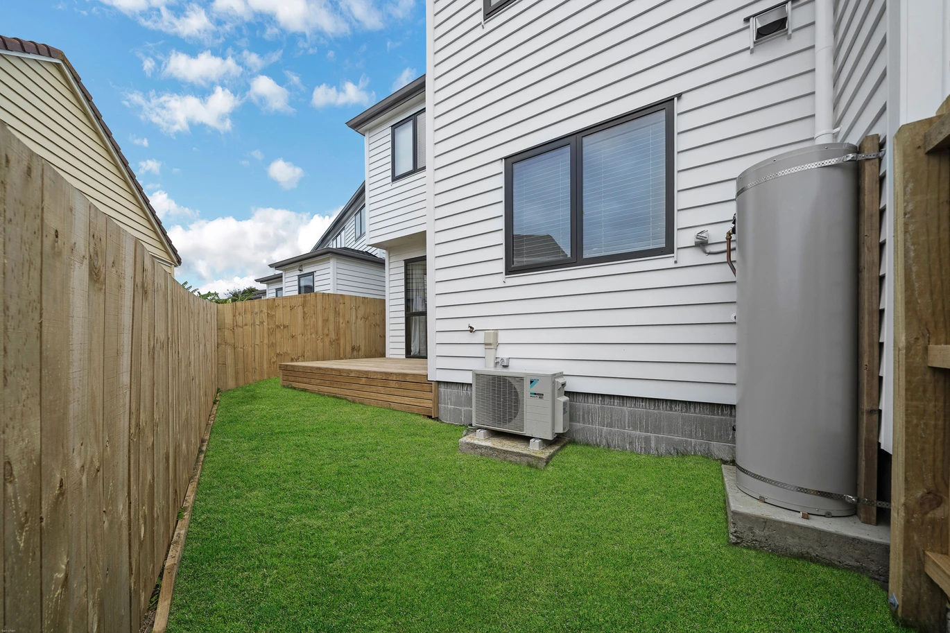 Stamford 10-Year Building Warranty, Brandnew 3 beds 2.5 bath Duplex home with garage, just minutes from the iconic One Tree Hill Domain, zoned for Oranga School, Te Papapa School, Royal Oak Intermediate, Baradene College, and One Tree Hill College, Lot 2/47 State Avenue, Onehunga, Auckland