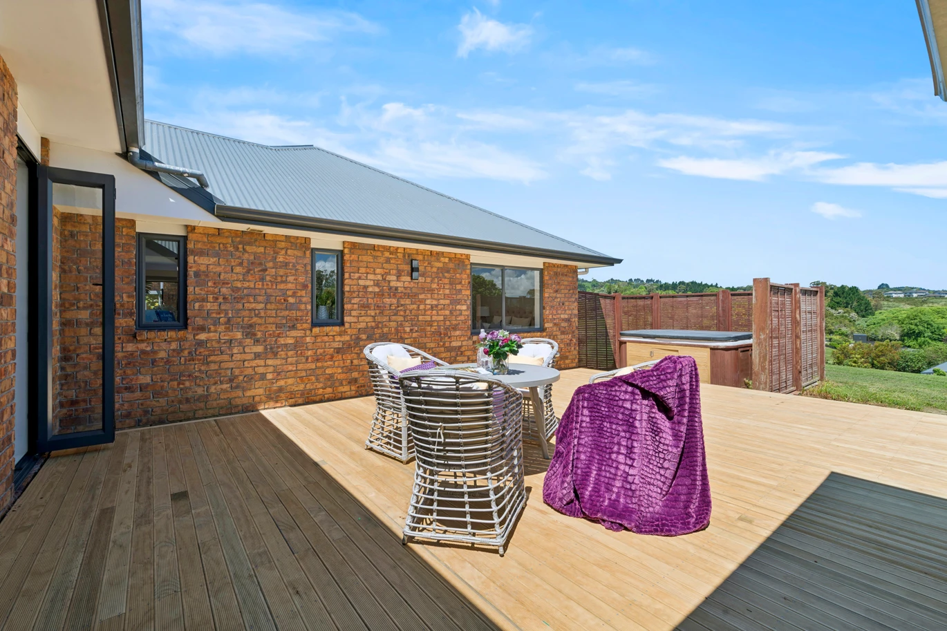 Over 300m2 4 beds 3 baths house with triple garage and a huge standalone workshop on 1.118 ha section, minutes from key transport routes, town amenities, schools, and shopping centres, 38 Lauren Grove Papakura, Auckland