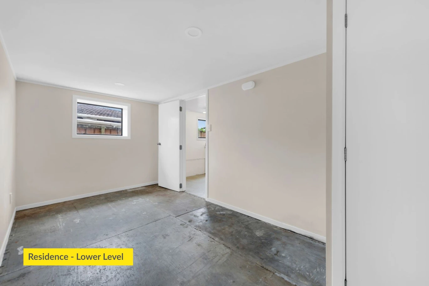 Freehold 754m2 in a Use / Commercial Zone, 300m2 floor area, 4 beds 1 bath house, A high-visibility storefront or office area (2 offices, lounge, kitchenette, toilet), 1 garage space, 2 carport spaces and 5 off street parks, minutes away from major transport links, shopping hubs, and local amenities, 118 Pakuranga Road, Pakuranga, Auckland