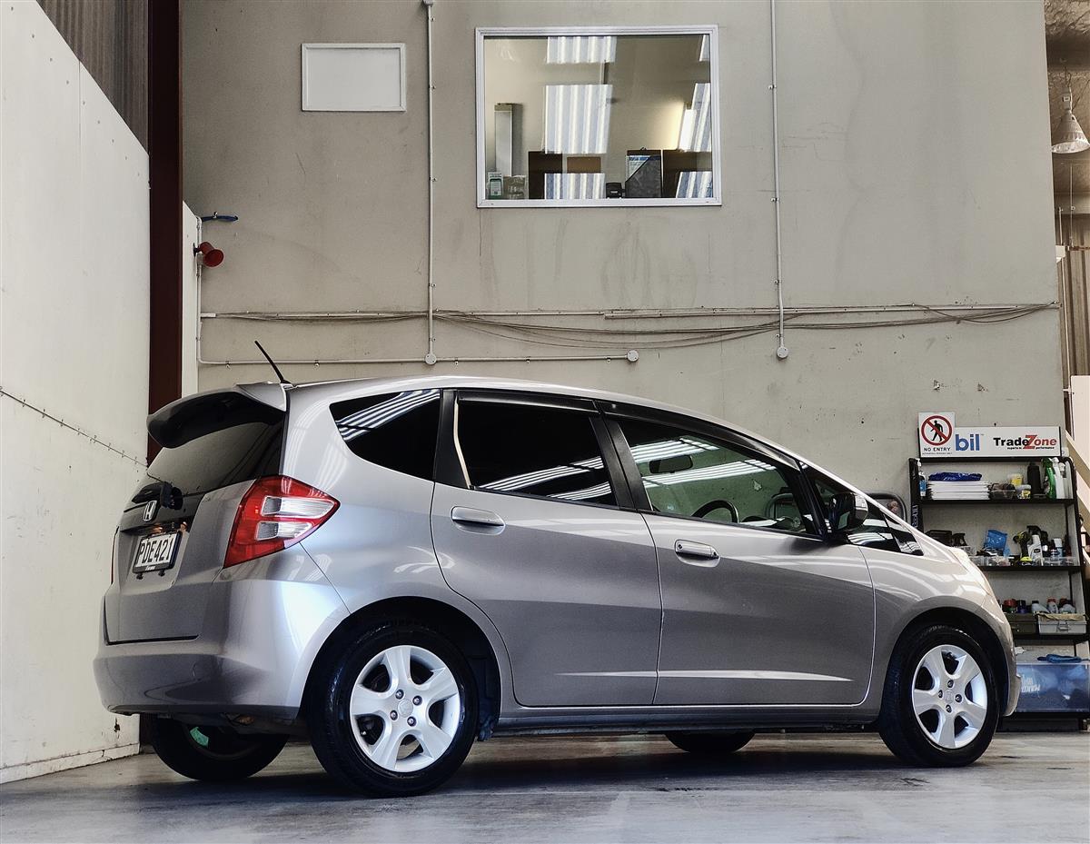 2010 Honda Fit 1.3/NEW WOF & SERVICED/ECO CAR Hatchback Automatic, 5 seats, 2 owners, Petrol, 1,330 cc, 101,436 km