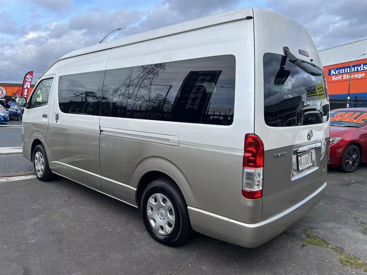 2017 Toyota Hiace Van Automatic, 10 seats, Minibus, Petrol, 2,690 cc, 149,093 km