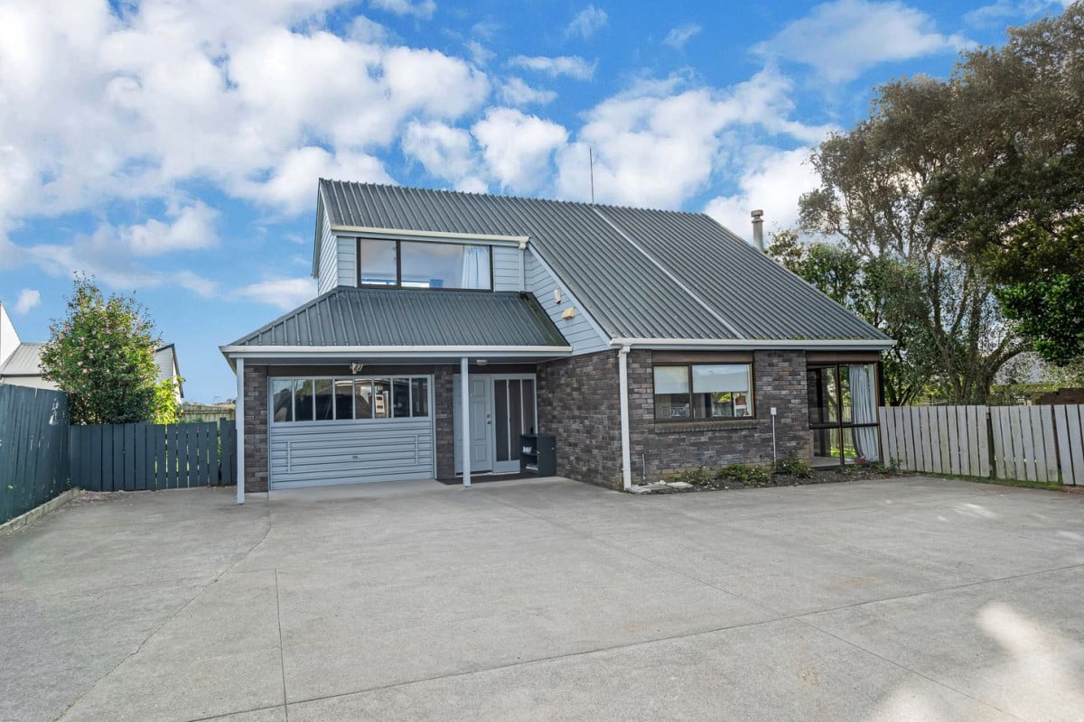 Brick and weatherboard 3 beds 2.5 baths house with garage, within walking distance to the cinema, cafés, shops, restaurants, and other everyday amenities, 112b Edinburgh Street, Pukekohe, Auckland