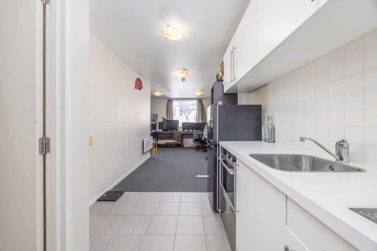 Overseas Owner wants it go, Auckland Girls Grammar school zone, 40m2 Leasehold 1 bed 1 bath apartment, Instant rental income; the tenant wants to stay on, asking Asking Price $79,000, Make an offer, 9C/15 City Road, Auckland Central, Auckland