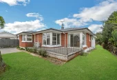 144m2 Renovated, Brick and tile 4 beds 2 baths house with garage on 614m2 section, move-in ready, close to schools, parks, shops supermarkets, 5 Wordsworth Road Manurewa, Auckland