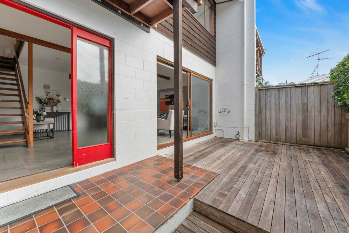 Must sell, Auckland Girls Grammar school zone, 3 beds 1.5 baths home with a double garage and additional storage, 84A Beresford Street West, Freemans Bay, Auckland