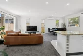 For rent, 4 beds 3 baths house with double garage, Available on 8th June, 74 Baverstock Road, Flat Bush, Auckland