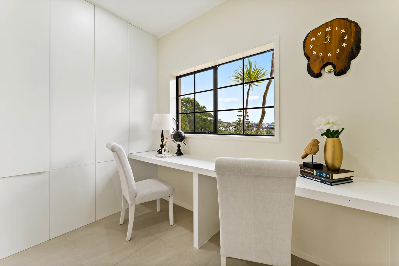 Overseas Vendor Must sell, 720m2 Sea views 5 beds 5 baths house with triple garage and A self-contained guest wing, car room, music room, office, swimming pool, the full-sized tennis court. A sauna, private gym, and children’s playground, direct beach access from the backyard for sunrise kayaking, moments from Half Moon Bay’s shops, 38 Venus Place, Half Moon Bay, Auckland