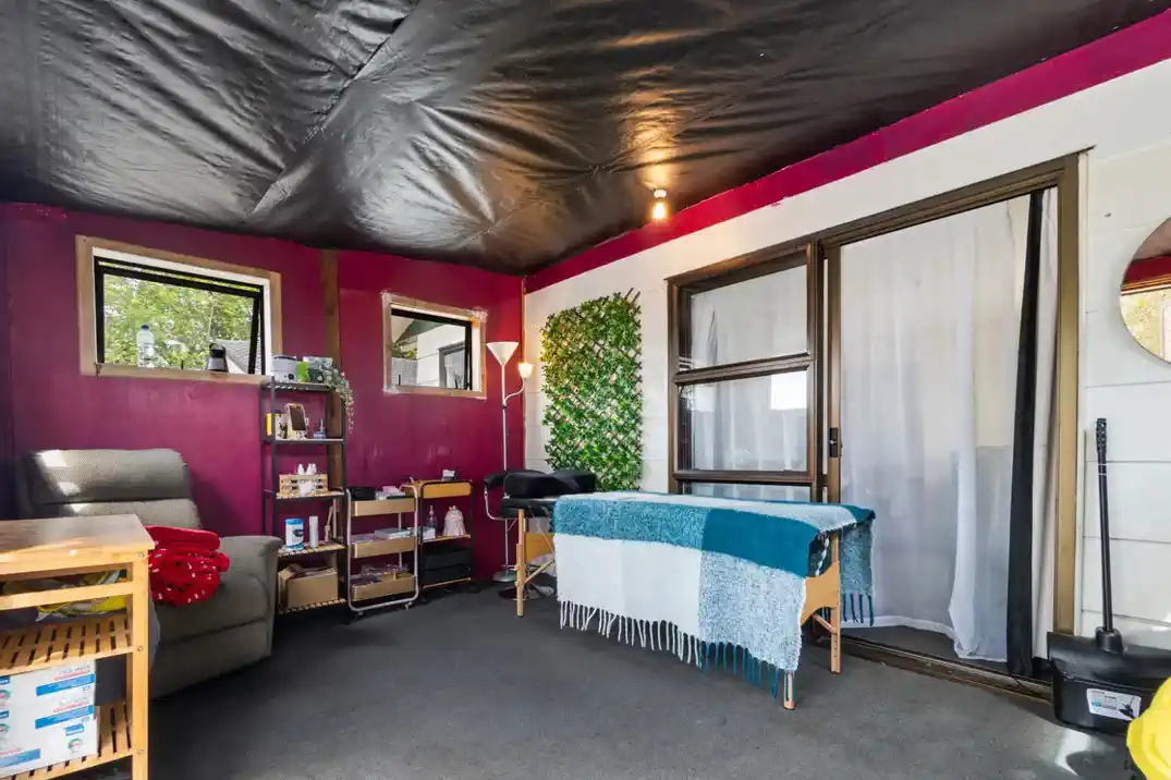 For rent, 3 beds 1 bath house, Available Now, 1/20 Burundi Avenue, Clendon Park, Auckland