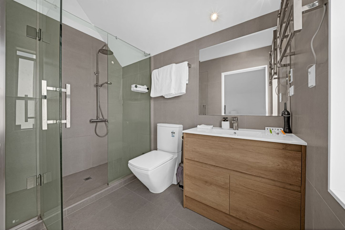 201m2 Freehold 4 beds ( 1 ensuite) + large flexi room 2.5 bath house with garage, Zoned for Sancta Maria College and located close to Ormiston Town Centre, Botany Town Centre, Ormiston Hospital, local parks, schools, 4 Manahau Lane, Flat Bush, Auckland