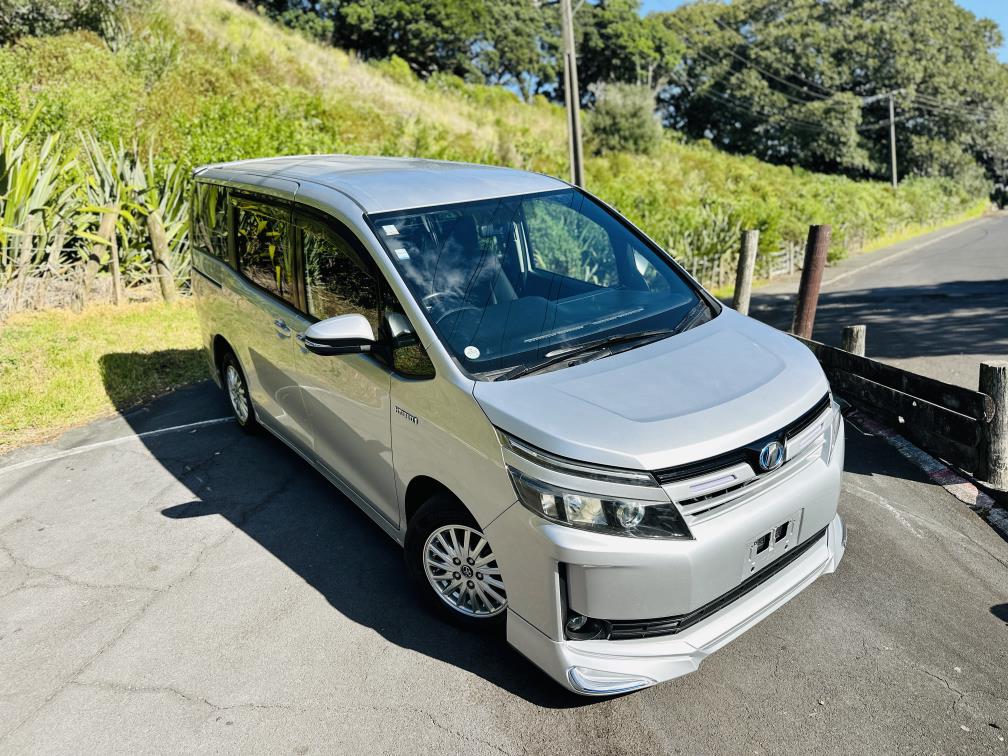 2014 Toyota Voxy HYBRID !! HIGH SPEC !! Van Tiptronic, 7 seats, New Import, Hybrid, 1,800 cc, 99,737 km