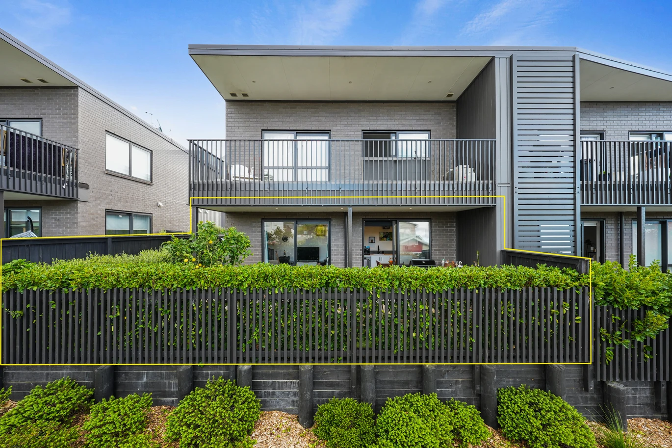 Built by Jalcon Homes, 2 beds 1 bath 1 car park apartment, Positioned on the ground level with its own private courtyard, just a short stroll to the heart of Kumeu, with easy access to Westgate Shopping Centre, SH16 motorway links, zoned for Huapai District School, St Paul’s School, and Massey High School, 3/38 Jane Maree Road Kumeu, Auckland