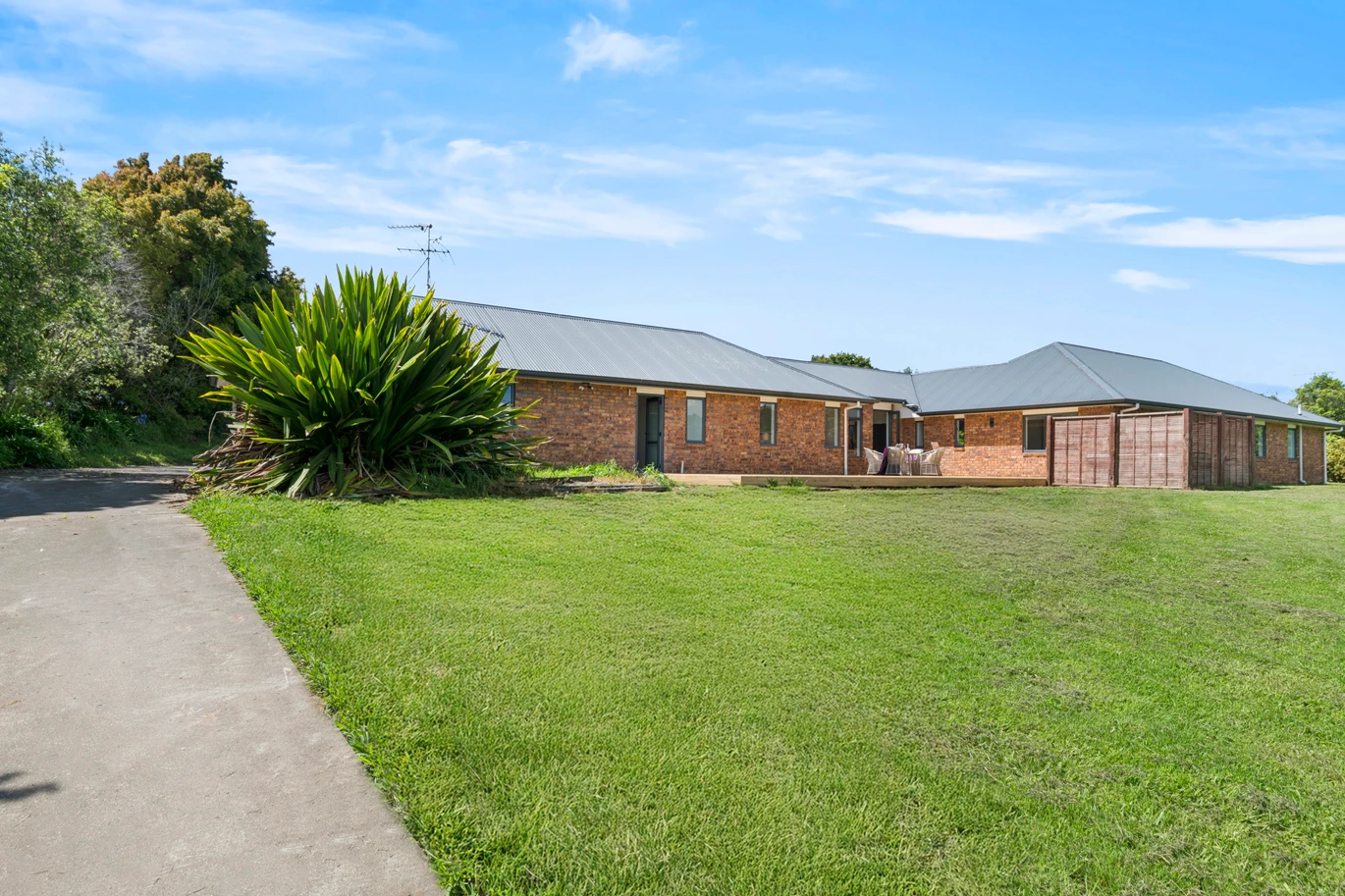 Over 300m2 4 beds 3 baths house with triple garage and a huge standalone workshop on 1.118 ha section, minutes from key transport routes, town amenities, schools, and shopping centres, 38 Lauren Grove Papakura, Auckland