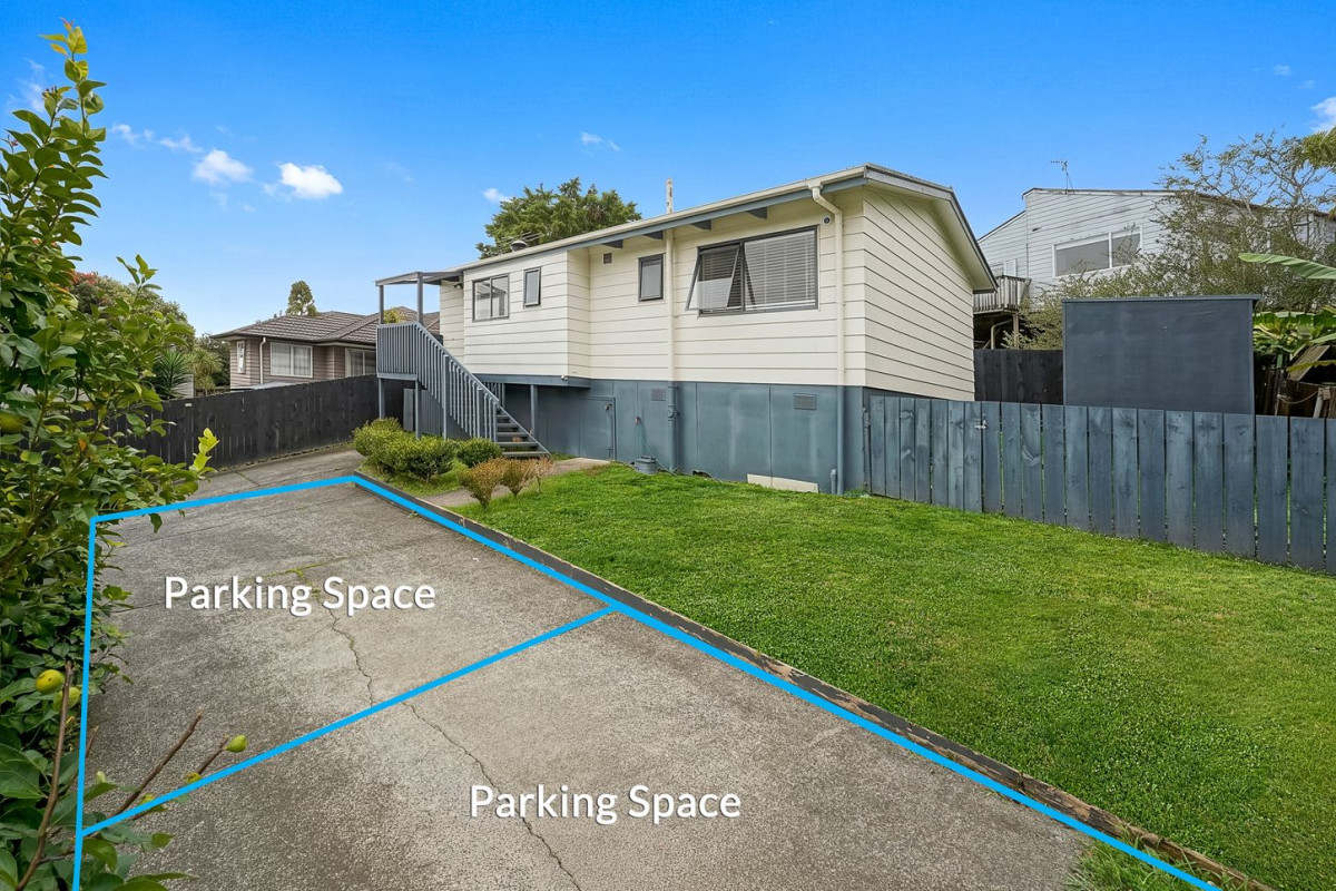 Renovated 3 beds 1 bath house with car parks on 404m2 section, currently rented, easy access to local schools, Glen Eden shops, train station, library, and New Lynn amenities. Zoned for Green Bay High School, 30A Leo Street, Glen Eden, Auckland
