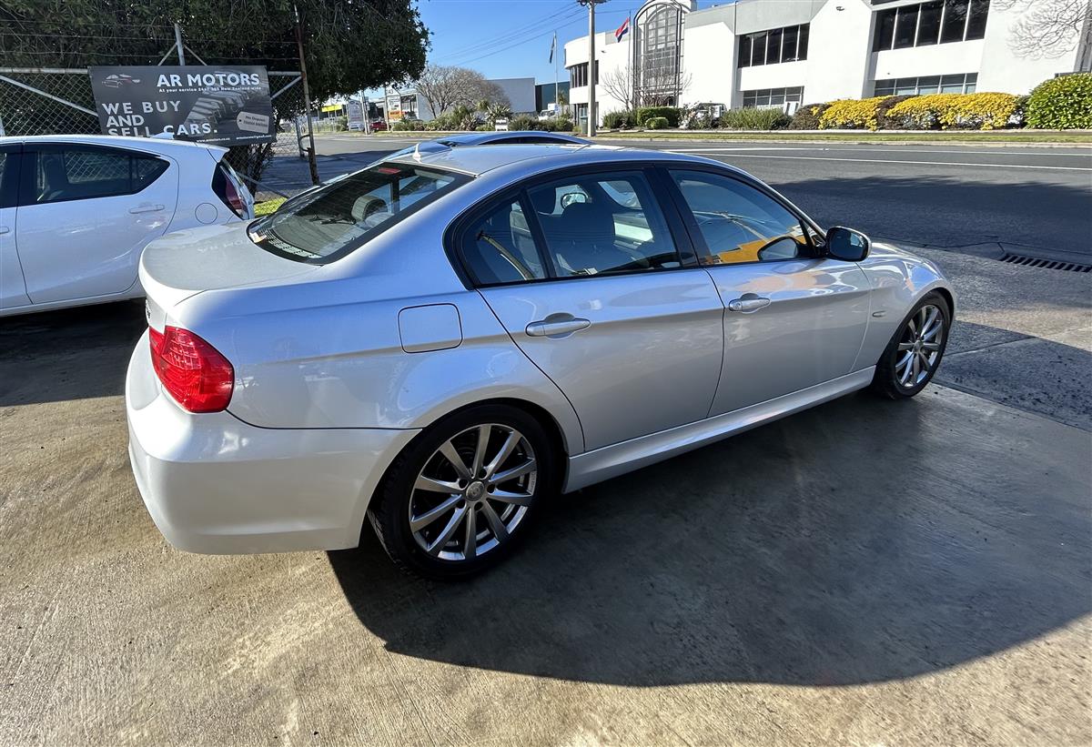 2011 BMW 320i Sedan Automatic, 5 seats, Petrol, 2,000 cc, 88,328 km