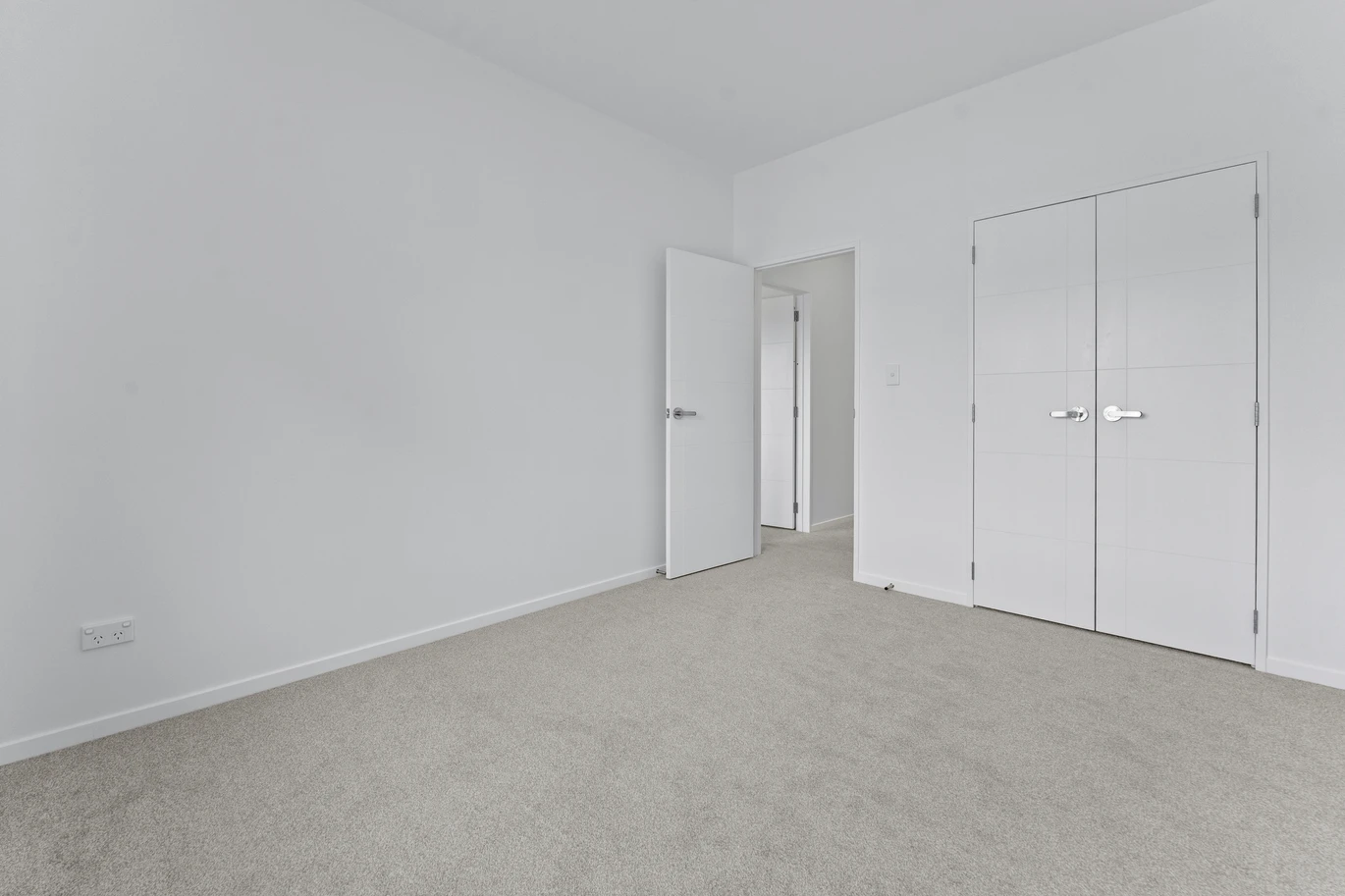 3 beds 2.5 baths home with garage, close to schools, shopping centres, 19D Vida Place, Howick, Auckland