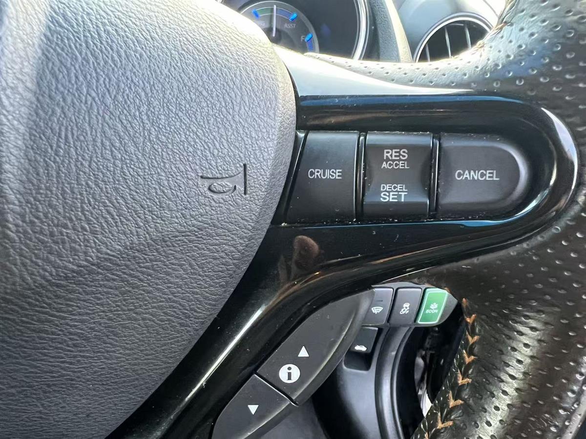 2013 Honda Fit SHUTTLE HYBRID Hatchback Automatic, 5 seats, Black, 1 owner, Petrol, 1,339 cc, 140,902 km