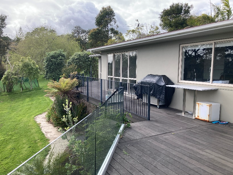 Mortgagee sale, 5 beds 4 baths house with double garage on 8094m2 section, close to Ormiston and Manukau shoppingcentres, motorway access, 378 Redoubt Road, Totara Park, Auckland
