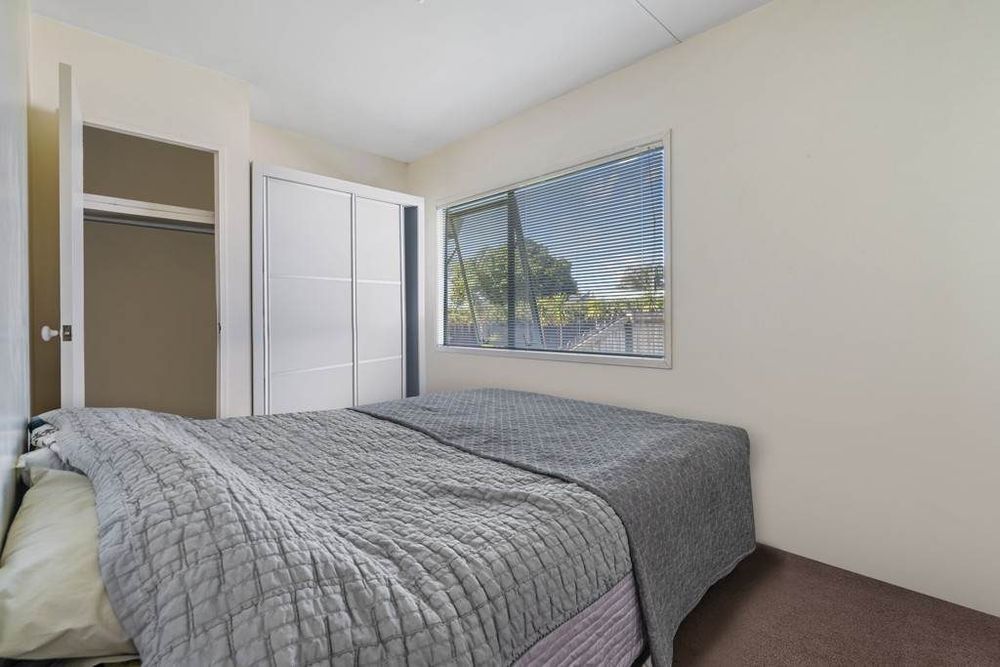 Standalone 3 beds 1 bath house with double garage on 414m2 section, Stroll to Te Atatu Peninsula Market, easy motorway access, 0.2 km to Matipo Road School, 0.9 km to Te Atatu Intermediate, 10A Holman Road, Te Atatu Peninsula, Auckland