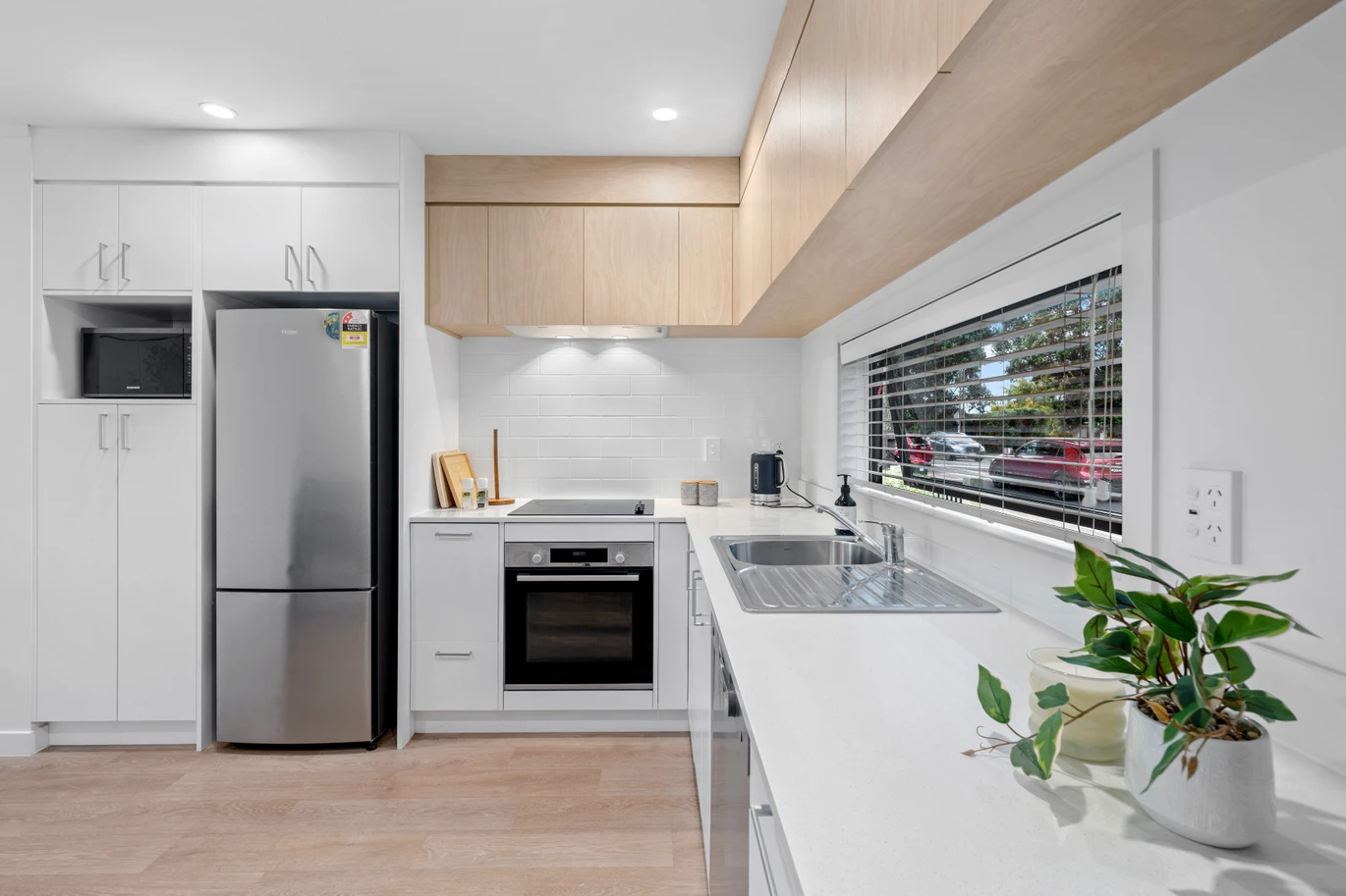 2 beds 1 bath home with car park, located just minutes from Mangere Bridge shops, local cafes, schools, parks, and motorway access, 3/3 Rimu Road, Mangere Bridge, Auckland