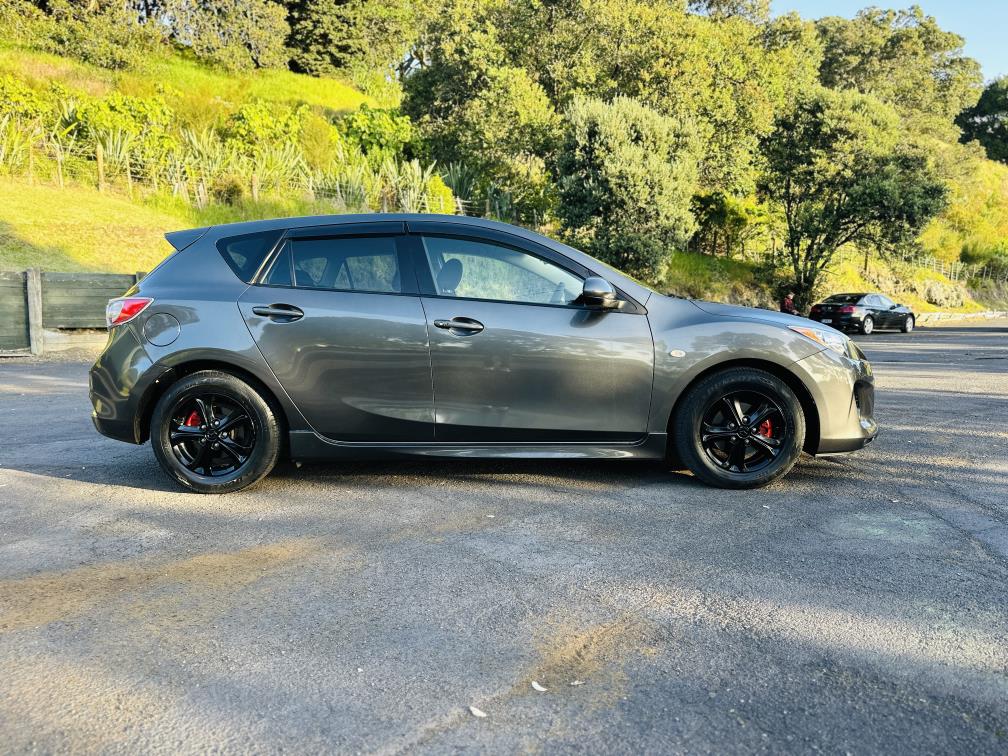 2012 Mazda Axela SPORTS !! Hatchback Tiptronic, Grey, 5 seats, New Import, Petrol, 1,500 cc, 17,565 km
