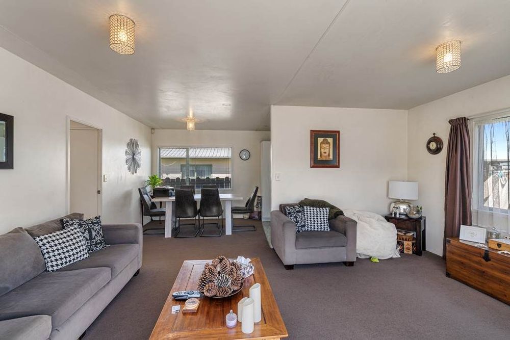 Standalone 3 beds 1 bath house with double garage on 414m2 section, Stroll to Te Atatu Peninsula Market, easy motorway access, 0.2 km to Matipo Road School, 0.9 km to Te Atatu Intermediate, 10A Holman Road, Te Atatu Peninsula, Auckland