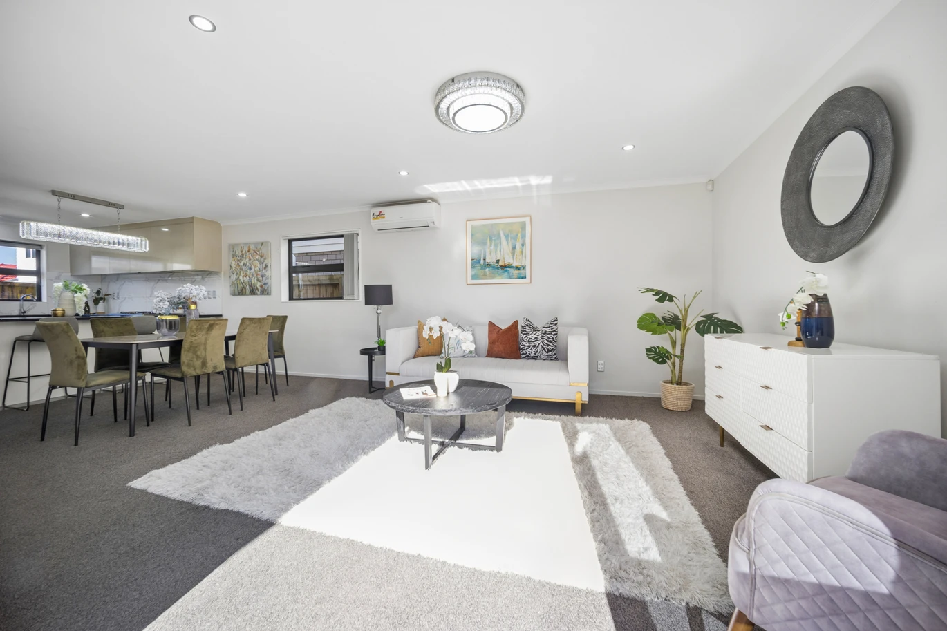 Standalone 4 beds 2.5 baths home with garage, close to schools, shopping centres, parks, easy motorway access, 52B Kimpton Road Papatoetoe, Auckland