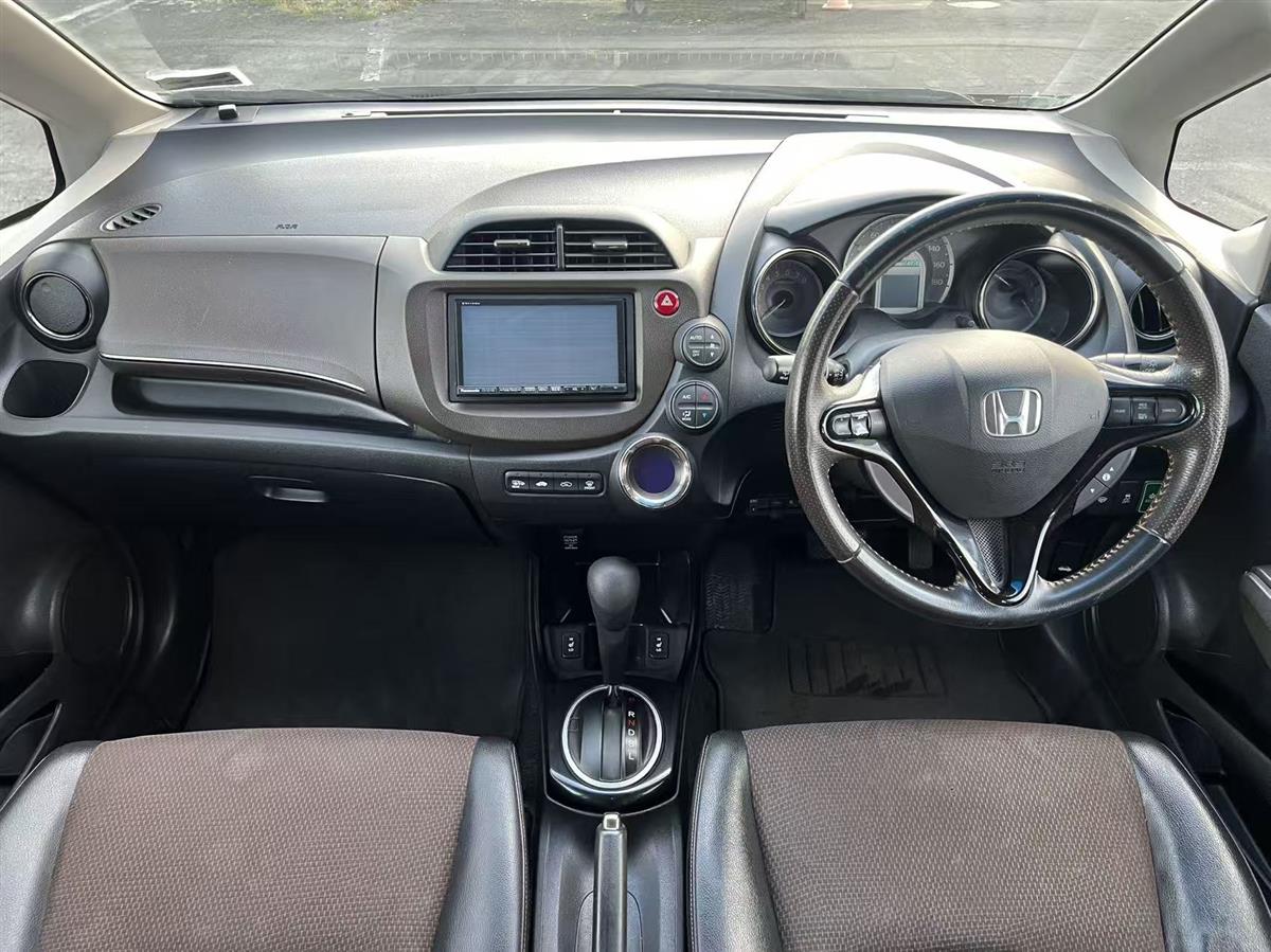 2013 Honda Fit SHUTTLE HYBRID Hatchback Automatic, 5 seats, Black, 1 owner, Petrol, 1,339 cc, 140,902 km