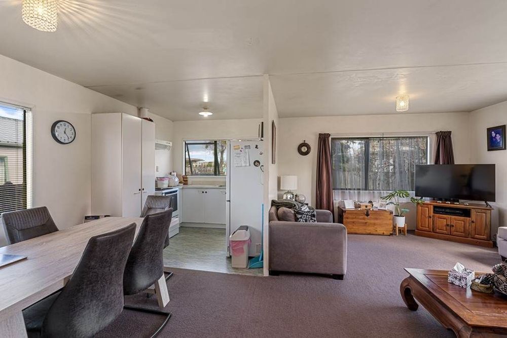 Standalone 3 beds 1 bath house with double garage on 414m2 section, Stroll to Te Atatu Peninsula Market, easy motorway access, 0.2 km to Matipo Road School, 0.9 km to Te Atatu Intermediate, 10A Holman Road, Te Atatu Peninsula, Auckland