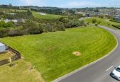 Vendors relocating overseas, 1716m2 Lifestyle section, 4.4 km to Ormiston town centre, 24 Sovereign Street, Flat Bush, Auckland