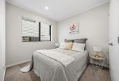 With Views, 2 kitchens, 290m2 7 beds (3 ensuites) 5.5 baths house with double garage and 2-beds granny on 372m2 section. close to schools, Ormiston shopping centre, double7 Fricker Way, Flat Bush, Auckland