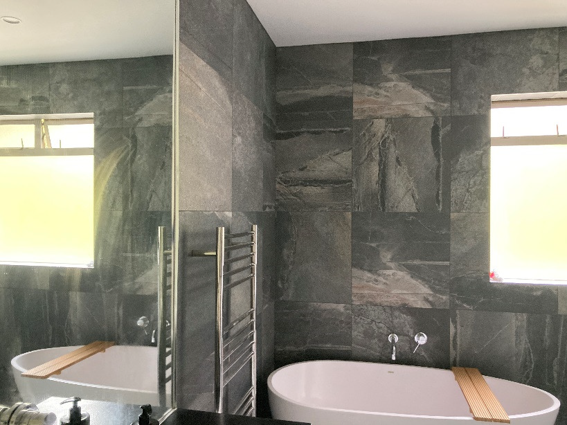 Mortgagee sale, 5 beds 4 baths house with double garage on 8094m2 section, close to Ormiston and Manukau shoppingcentres, motorway access, 378 Redoubt Road, Totara Park, Auckland