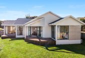 225m2 4 beds 2 baths house with double garage on 741m2 section, zoned for Cockle Bay School, Shelly Park School, Somerville Intermediate and Howick College. close to Meadowlands Shopping Centre, Botany Town Centre, 6 Sharples Place, Somerville, Auckland