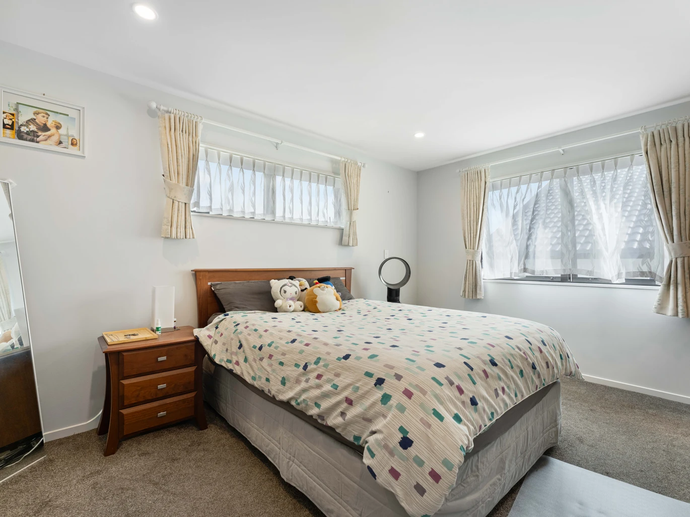 327m2 7 beds ( 5 ensuites) 6.5 baths house with double garage and 2-beds granny, total 6 car parks, close to schools, shopping centre, easy motorway access, 47 Koromeke Street Flat Bush, Auckland