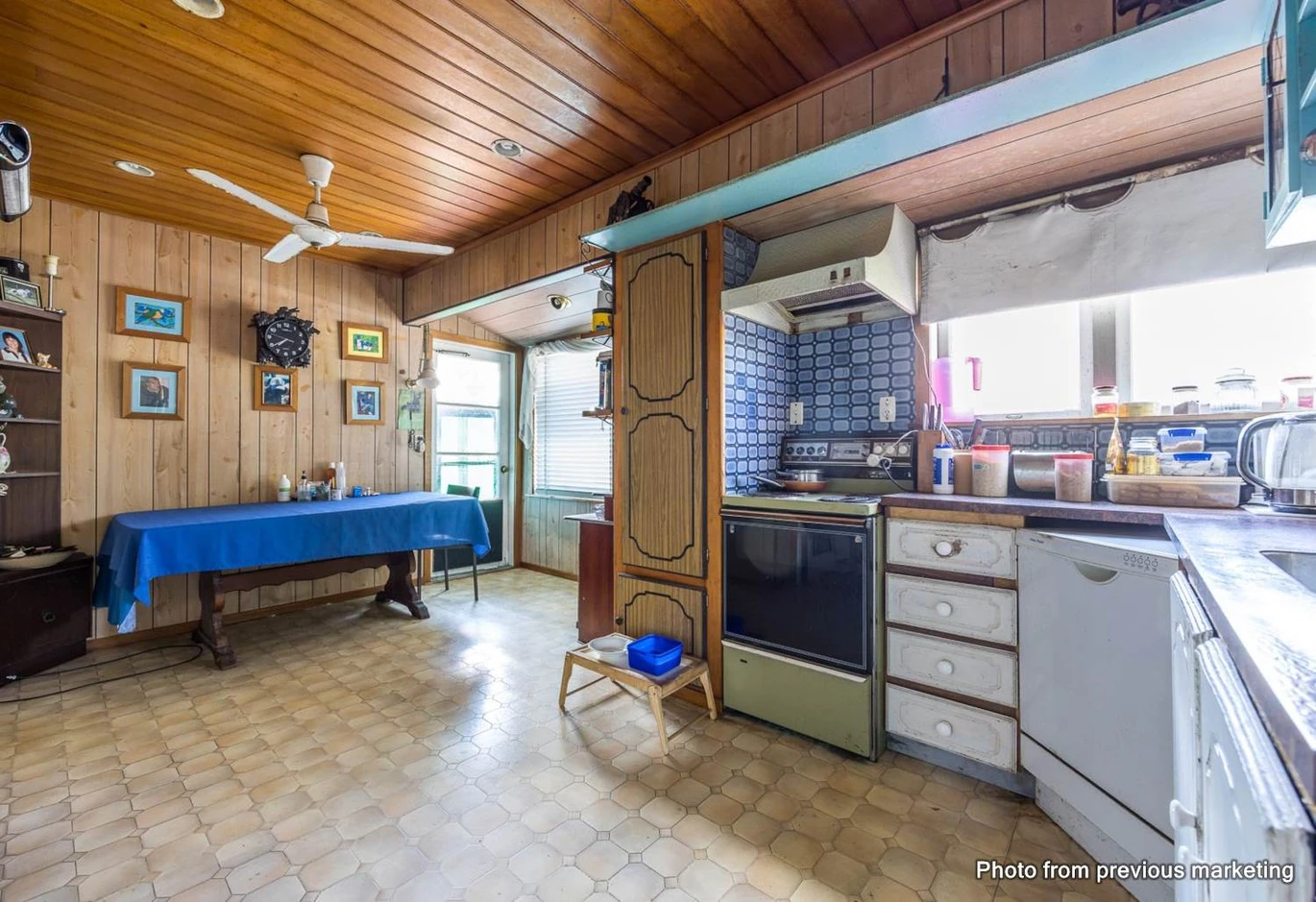 Urgent sell at $1,000,000 (including GST), 3 beds 1 bath house on 701m2, with RC, BC, EPA for 6 new homes, currently rented fro $450 per week until July 2026, close to WestCity Shopping Centre, schools, section, 50 Harrington Road Henderson, Auckland