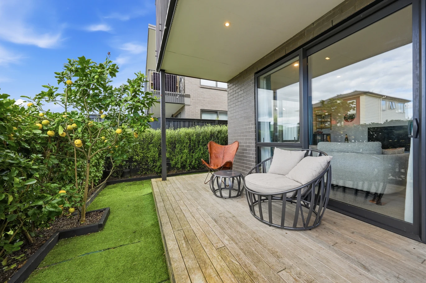 Built by Jalcon Homes, 2 beds 1 bath 1 car park apartment, Positioned on the ground level with its own private courtyard, just a short stroll to the heart of Kumeu, with easy access to Westgate Shopping Centre, SH16 motorway links, zoned for Huapai District School, St Paul’s School, and Massey High School, 3/38 Jane Maree Road Kumeu, Auckland