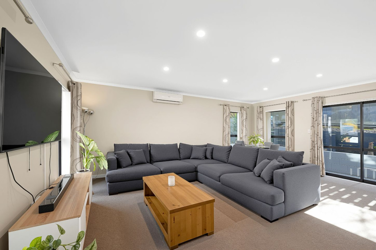 Owners Relocating, 163m2 3 beds 2.5 baths house with double garage on 364m2 section, close to local schools, shops, and public transport, with Sturges Road Train Station just a short distance away, plus easy access to the amenities of Henderson and Lincoln Road, 4B Virginia Street, Henderson, Auckland