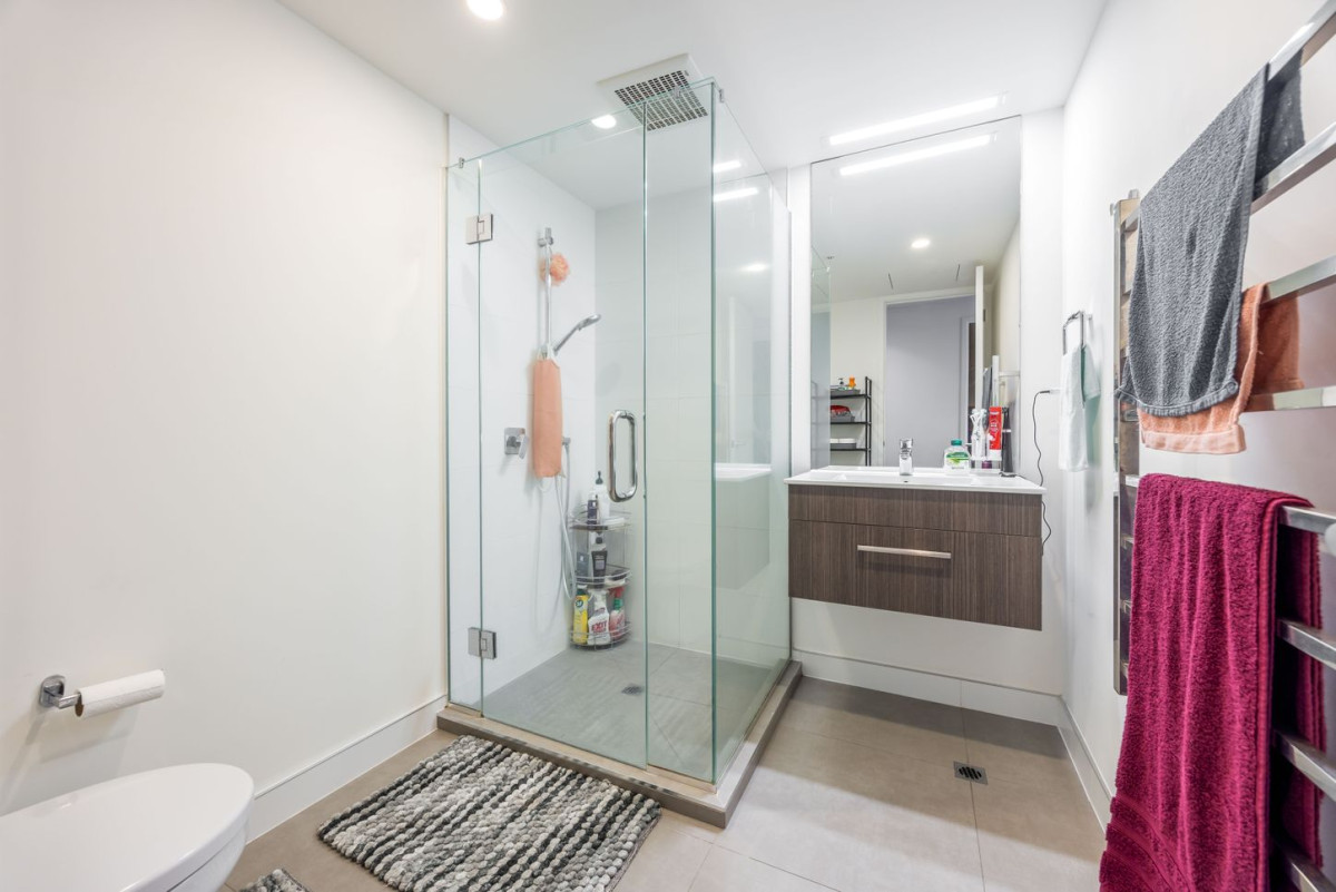 Auckland Girls Grammar school zone, Freehold 2 beds ( 1 bed + 1 Flexi room) 1 bath apartment, Positioned in the sought-after SugarTree Centro development, A storage locker is also included – a valuable bonus for city living. 307/145 Nelson Street, Auckland Central, Auckland