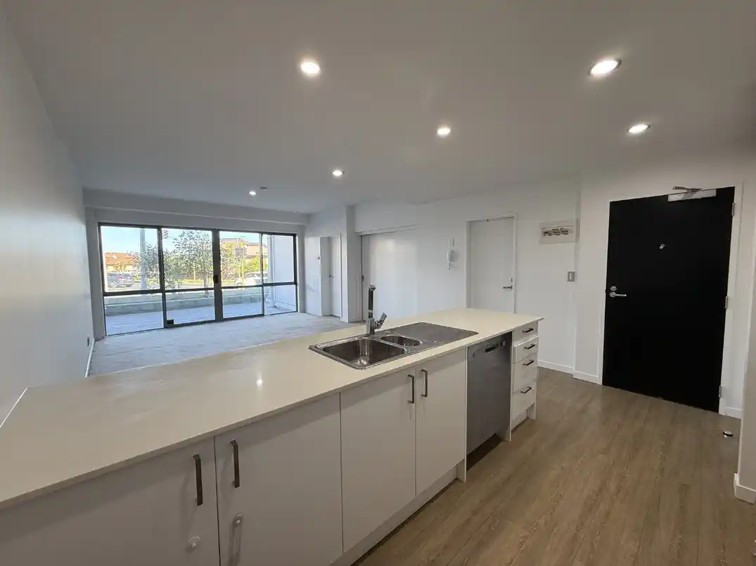 For rent, 2 beds 1 bath 1 car park apartment, Available from 18th of May, GI/136 Stancombe Road, Flat Bush, Auckland