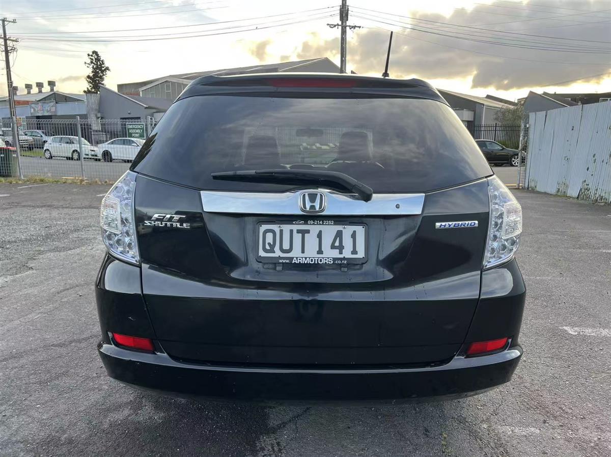 2013 Honda Fit SHUTTLE HYBRID Hatchback Automatic, 5 seats, Black, 1 owner, Petrol, 1,339 cc, 140,902 km