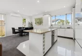 For rent, 4 beds 3 baths house with double garage, Available on 8th June, 74 Baverstock Road, Flat Bush, Auckland