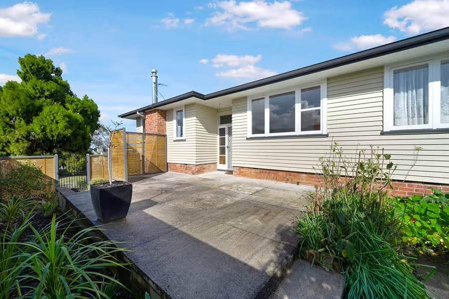 Urgent sell, Must sell, Ignore CV & Past Prices, Currently tenanted, 3 beds 1 bath house with garage on 812m2 section, The real bonus here is the huge rear workshop with two rooms and three-phase power, close to motorway access, local shops, and schooling, 0.5 km to Rangeview Intermediate, 34 Coniston Avenue, Te Atatu South, Auckland