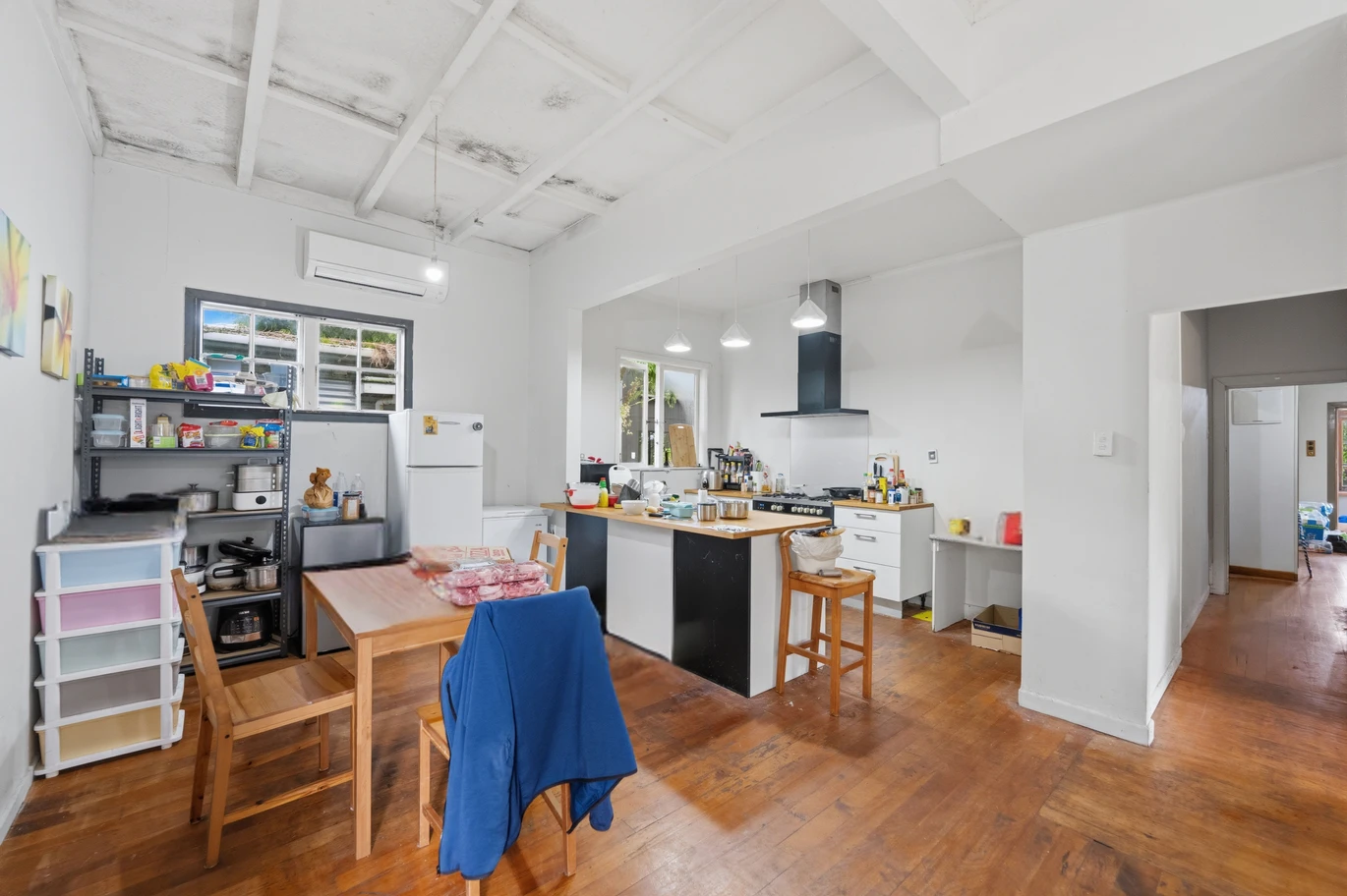 Mt Albert Grammar School zone, 4 beds + 3 flexi room 4 baths house on 1290m2 section, Walking distance to Eden Park, Dominion Road local restaurants, supermarkets, bus stations and Kingsland Train station, 4KM to Auckland CBD & Universities, 1 Onslow Road, Mount Eden, Auckland