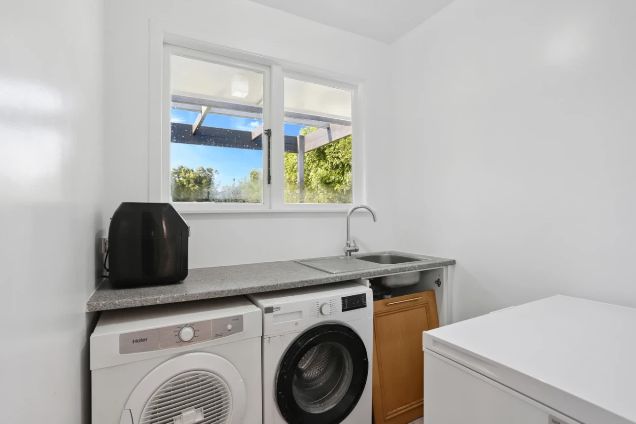 Must sell, 4 beds 1 bath house on 890m2 section, Concept plans are already available, Enjoy effortless access to WestCity, local amenities, and transport links. The vendors are highly motivated and ready to meet the market. ALL CONJUNCTIONALS WELCOME, 15 Kingdale Road, Henderson, Auckland