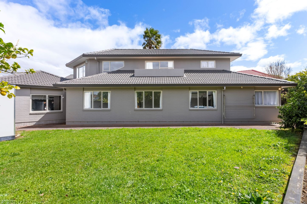 Once in 20 years, 329m2 Brick and tile 5 beds (2 ensuites) 3 baths house with double garage on 703m2 section, 3 beds 1 bath ground floor, Nearby to Meadowland Shopping Centre for restaurants, gym and shopping essentials. In zone for Cockle Bay School, Somerville Intermediate and Howick College, 9 Nathan Close, Somerville, Auckland
